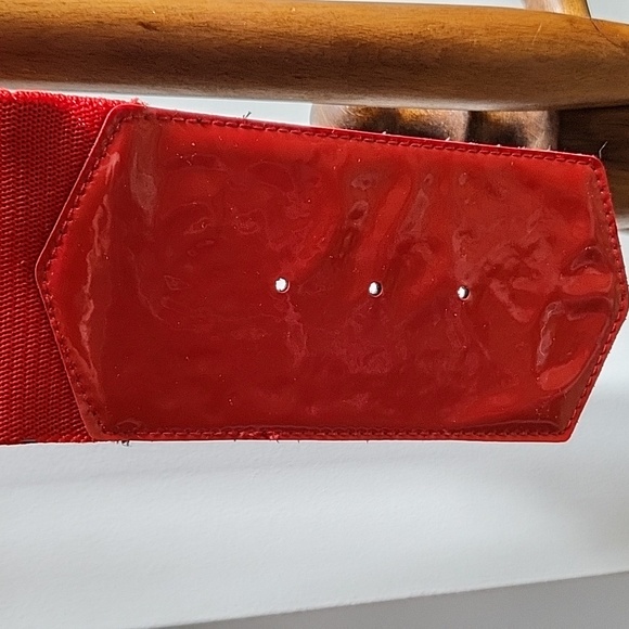 Red belt + 2 beige/camel 3 for price of one - Picture 4 of 10